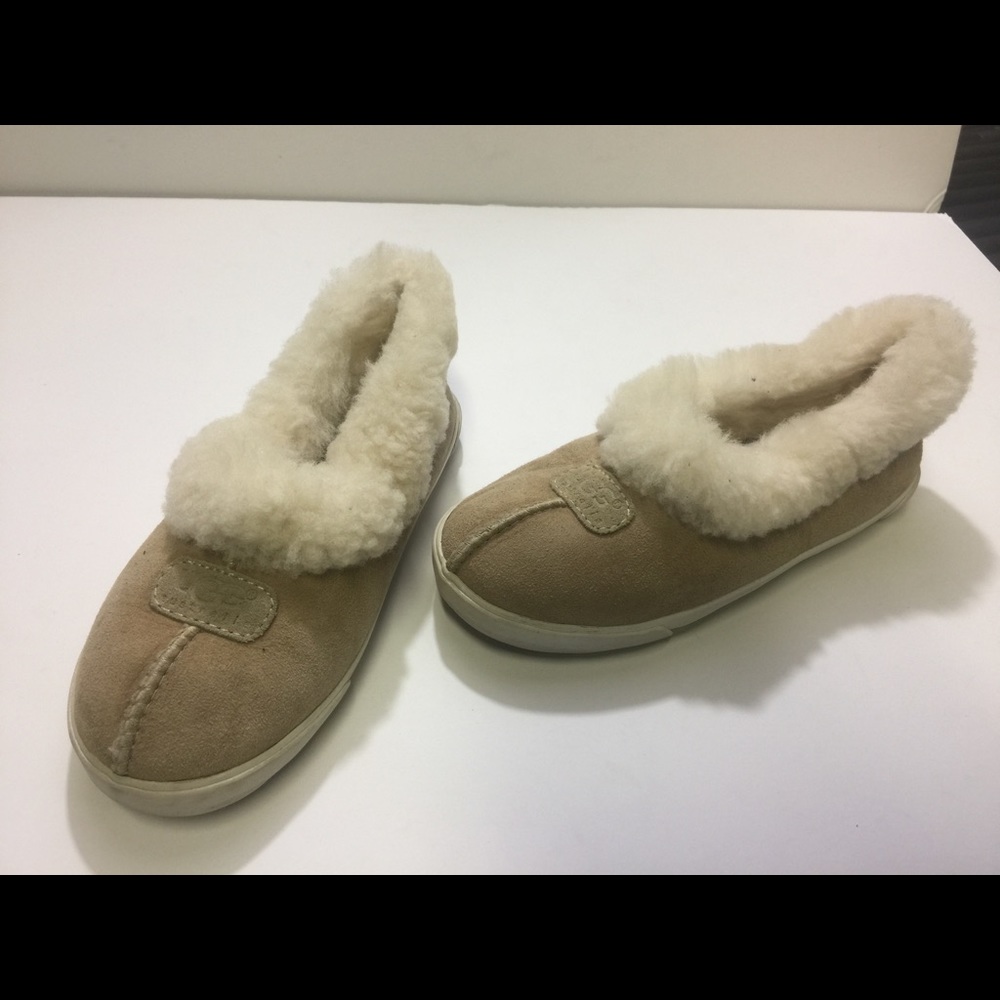 Youth Girls Uggs Slip On Fur Lined Shoes Size 1M
